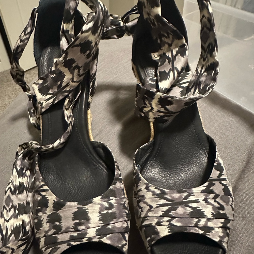 Patterned Black and Gray Women's Espadrille sandals. Size 11.